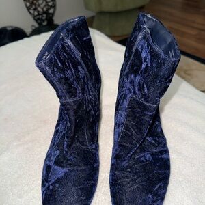 Giani Bernini Velvet Ankle Boots in Rich Blue women’s size 9.5